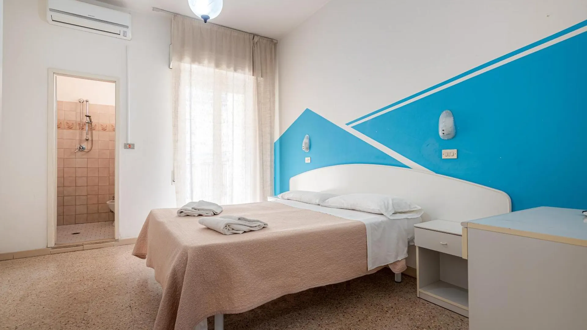 Hotel Serafini Rímini 2*,  Italia