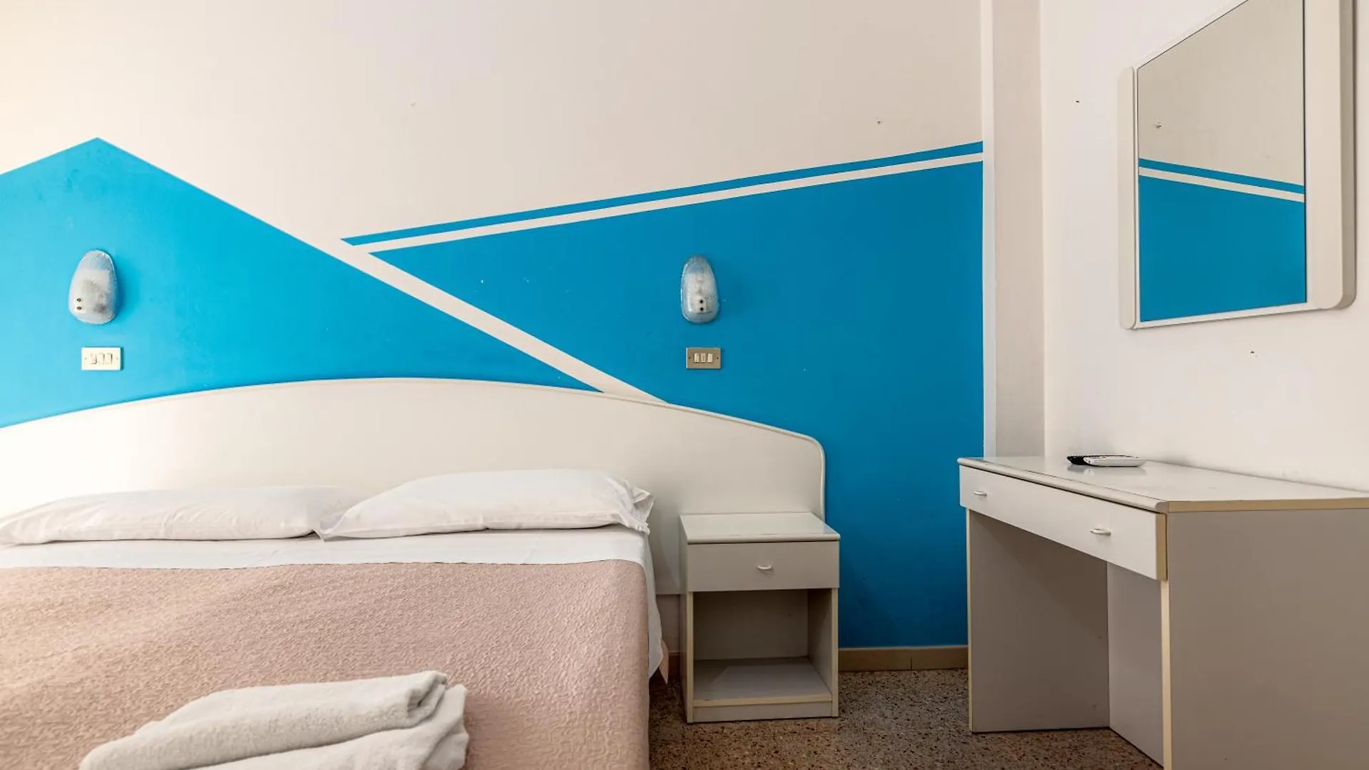 Hotel Serafini Rímini 2*,  Italia